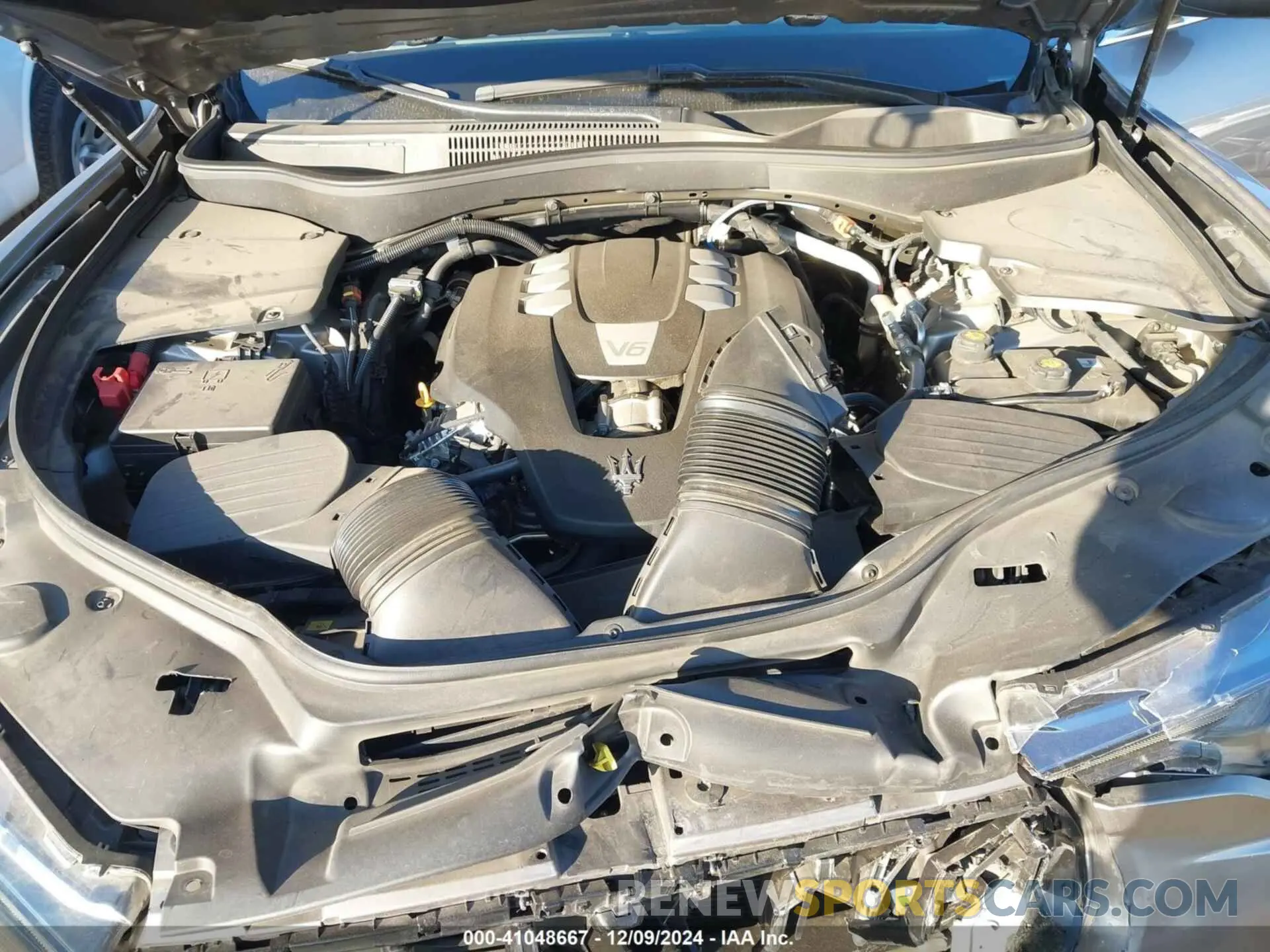 10 Photograph of a damaged car ZN661XUA4NX407187 MASERATI LEVANTE 2022