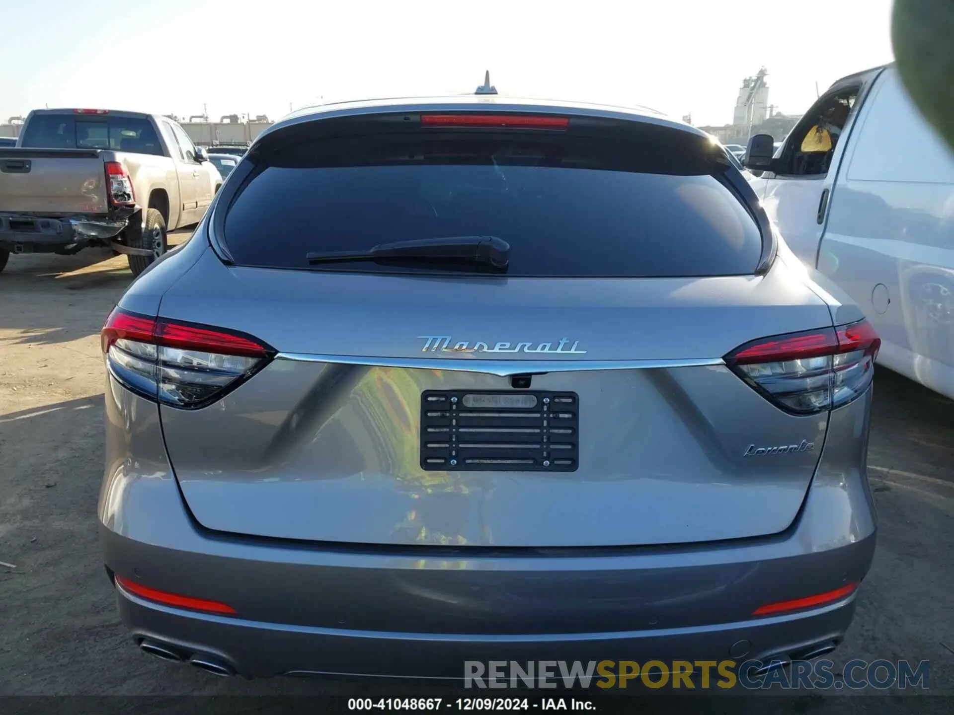 16 Photograph of a damaged car ZN661XUA4NX407187 MASERATI LEVANTE 2022