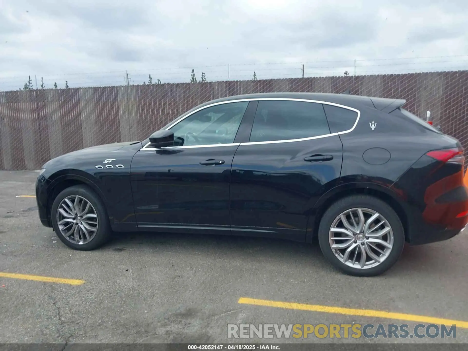14 Photograph of a damaged car ZN661XUA5NX382350 MASERATI LEVANTE 2022