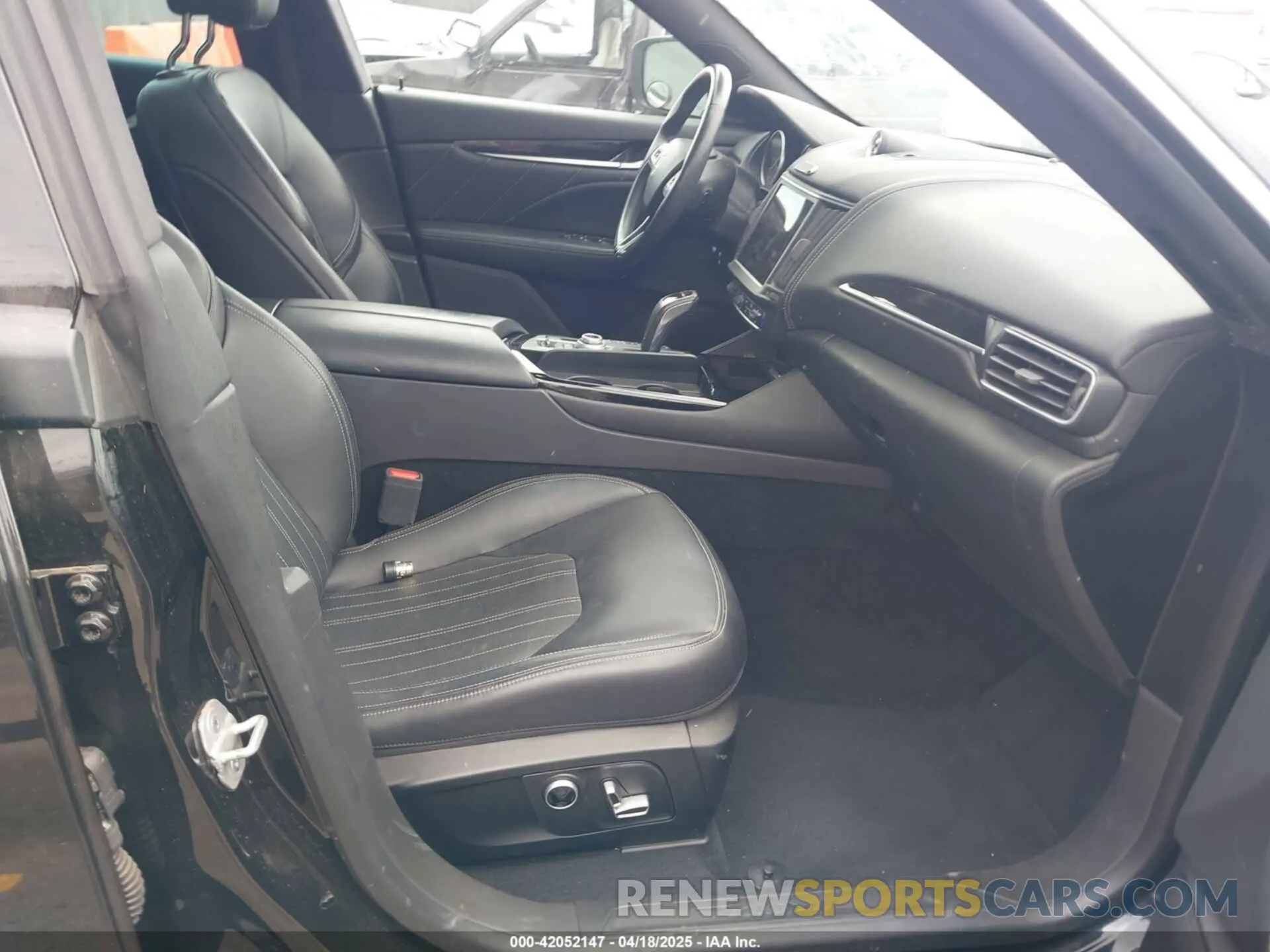 5 Photograph of a damaged car ZN661XUA5NX382350 MASERATI LEVANTE 2022