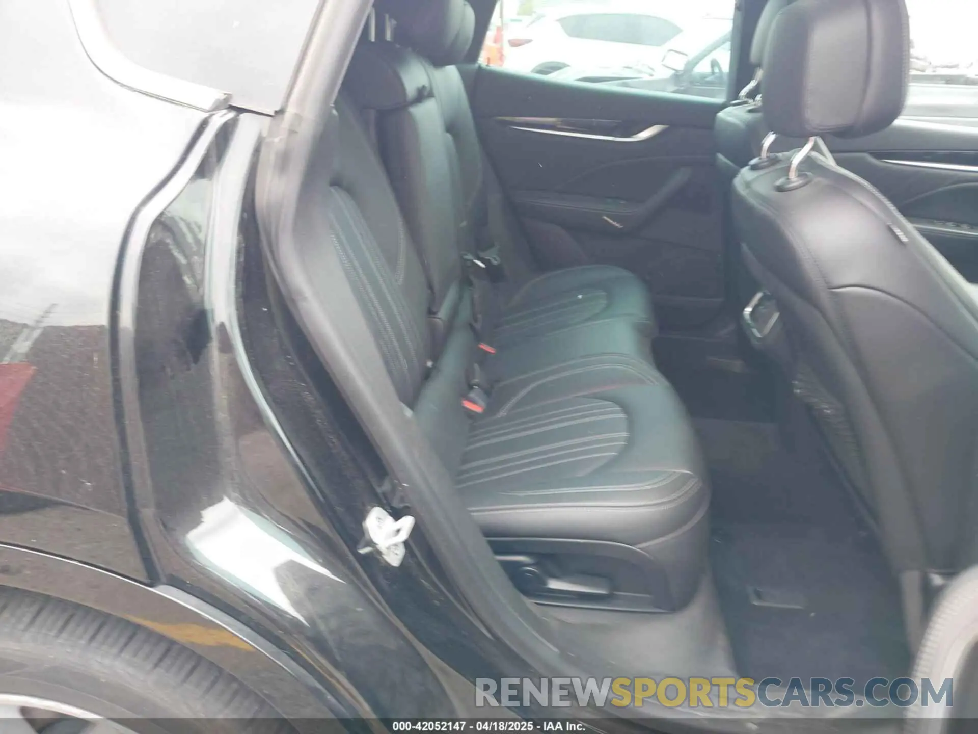 8 Photograph of a damaged car ZN661XUA5NX382350 MASERATI LEVANTE 2022