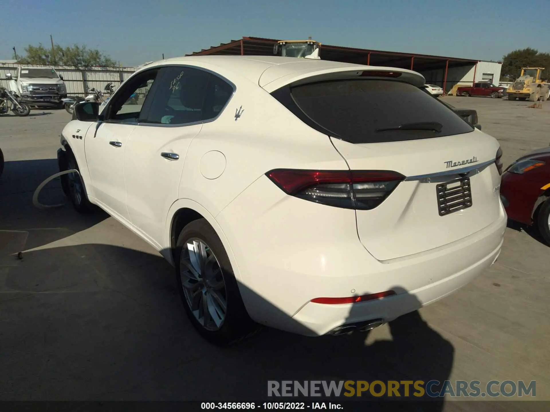 3 Photograph of a damaged car ZN661XUA6NX388688 MASERATI LEVANTE 2022