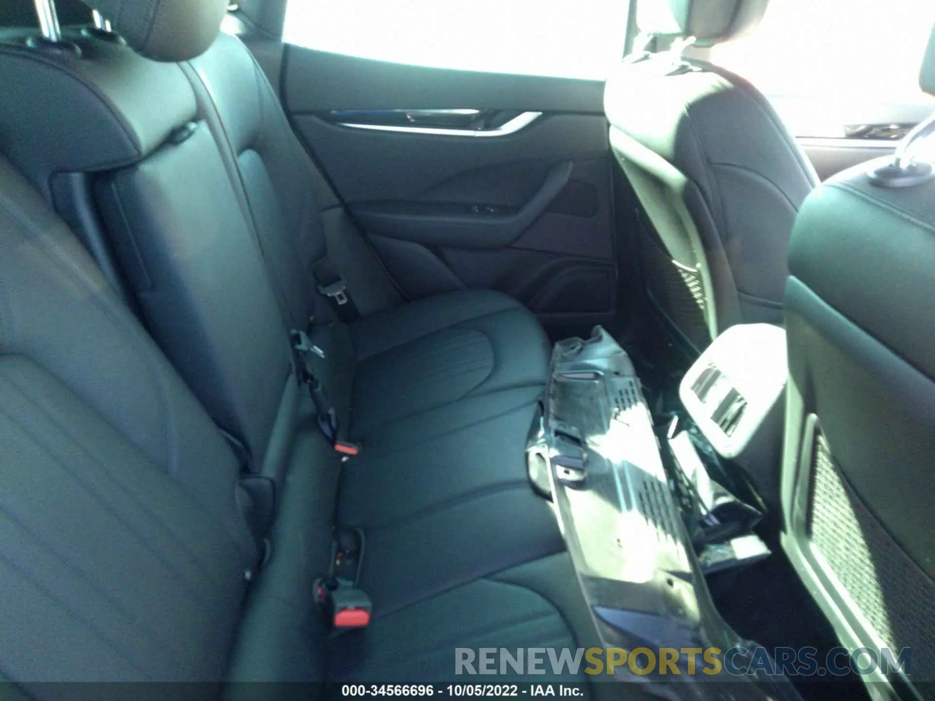 8 Photograph of a damaged car ZN661XUA6NX388688 MASERATI LEVANTE 2022