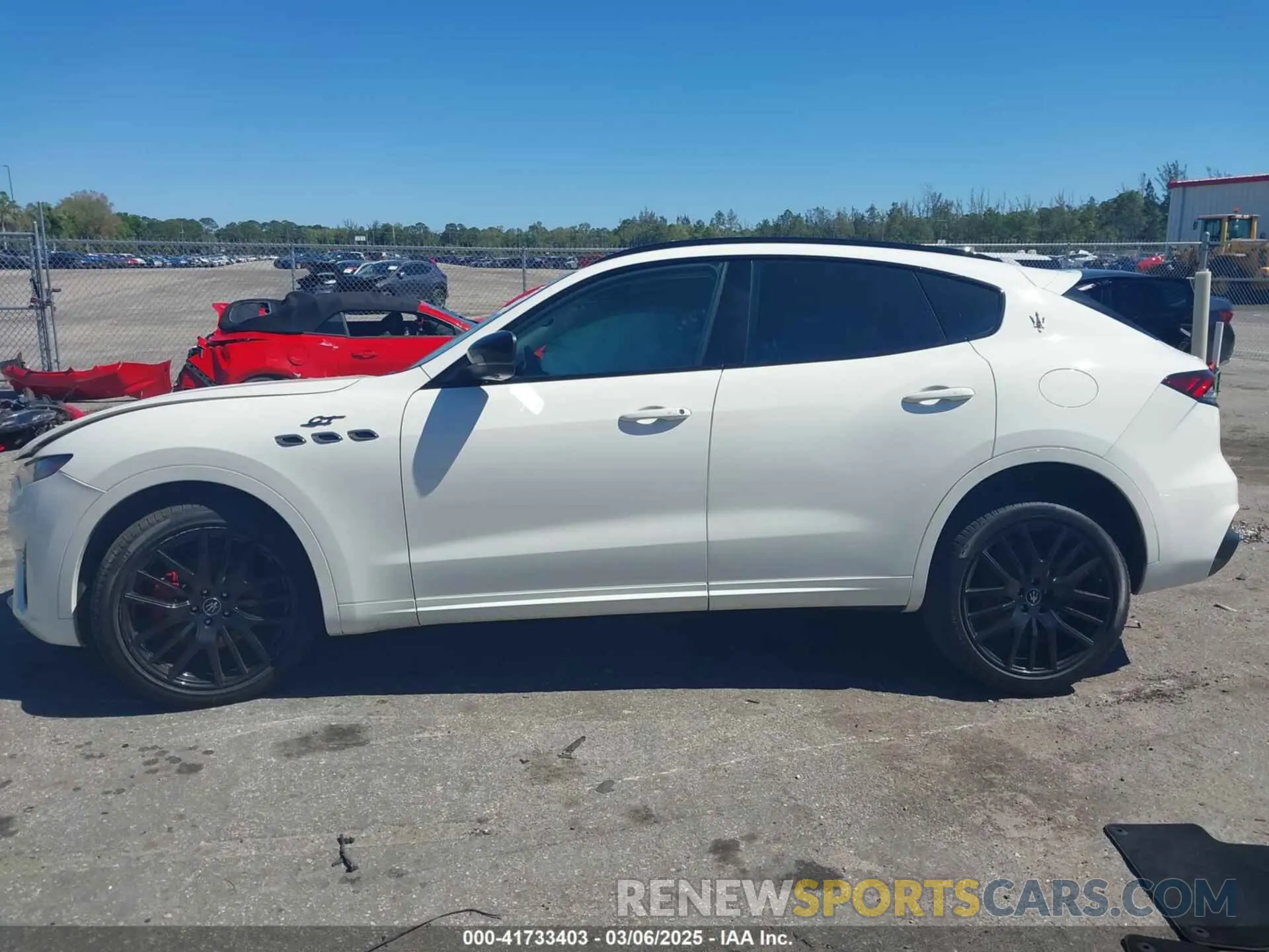 14 Фотография поврежденного автомобиля ZN661XUA9NX400266 MASERATI LEVANTE 2022