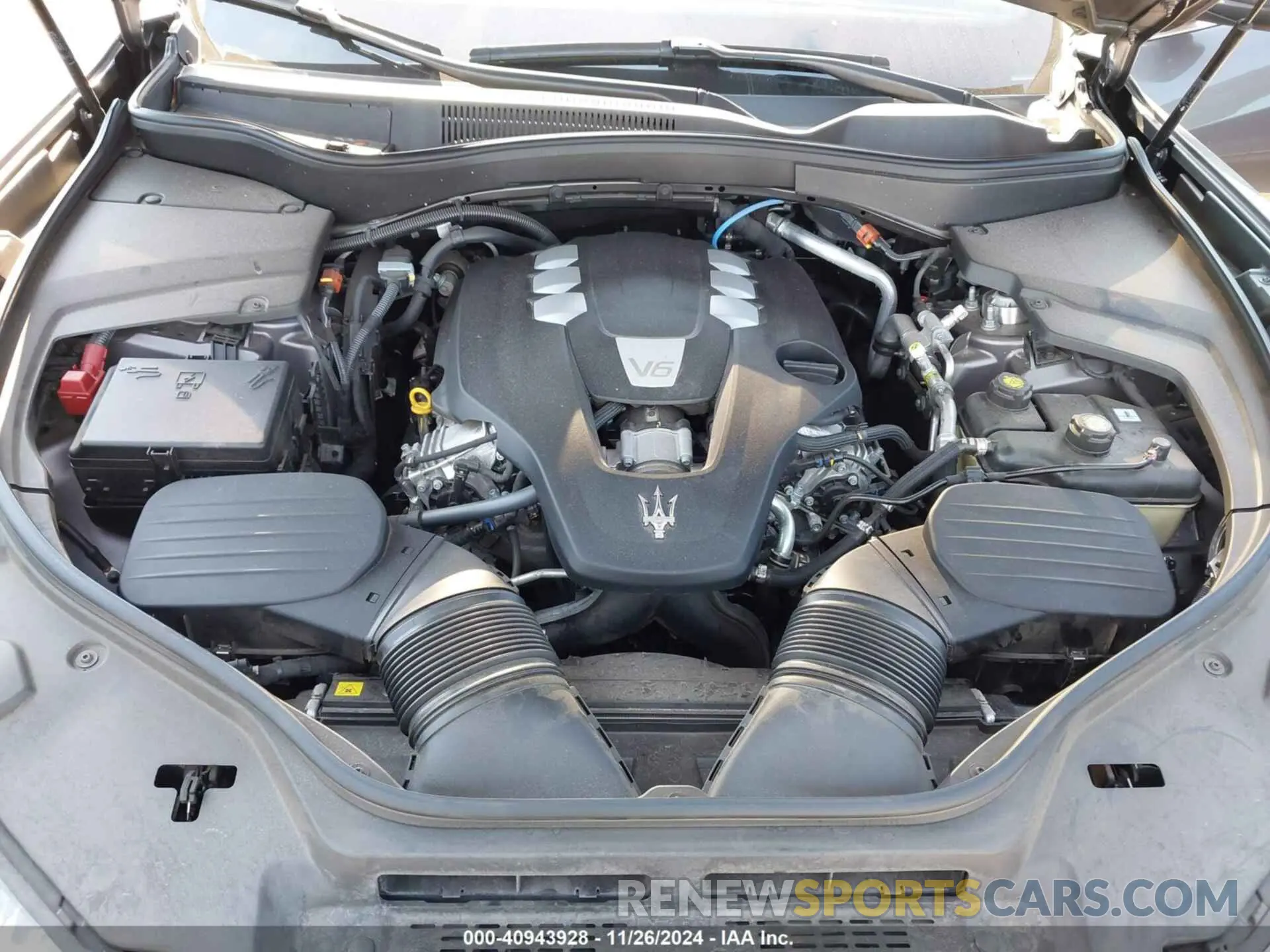 10 Photograph of a damaged car ZN661XUAXNX388001 MASERATI LEVANTE 2022