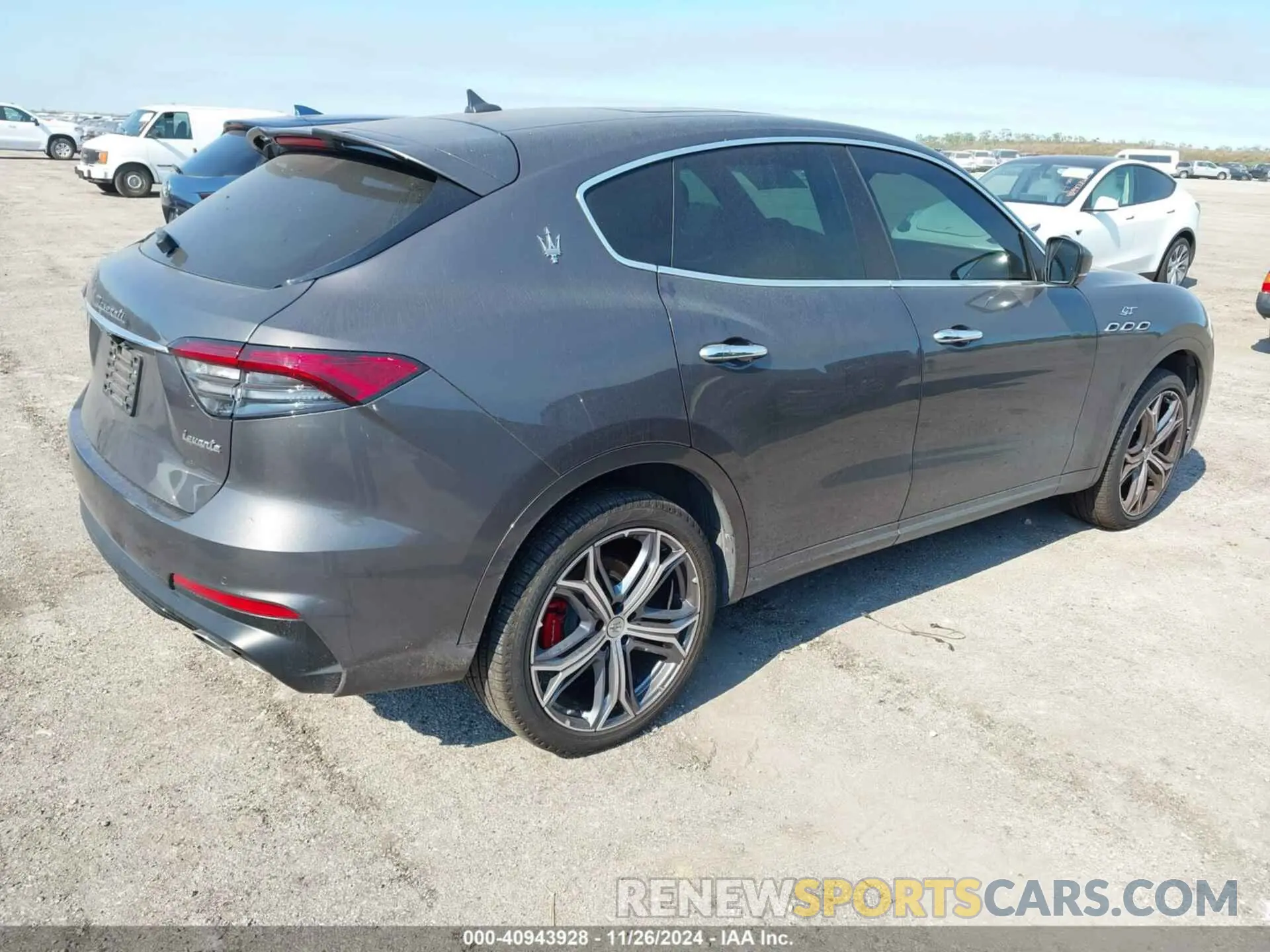 4 Photograph of a damaged car ZN661XUAXNX388001 MASERATI LEVANTE 2022