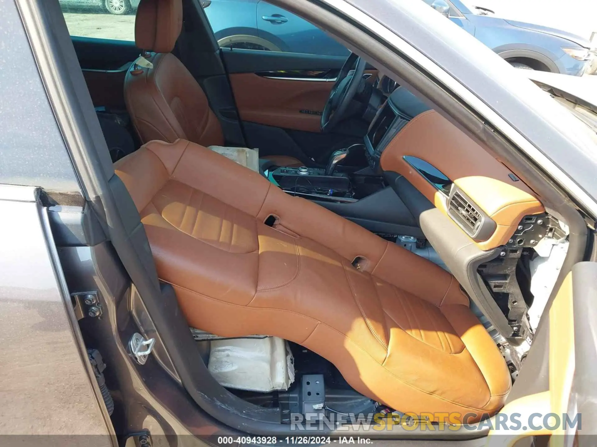 5 Photograph of a damaged car ZN661XUAXNX388001 MASERATI LEVANTE 2022