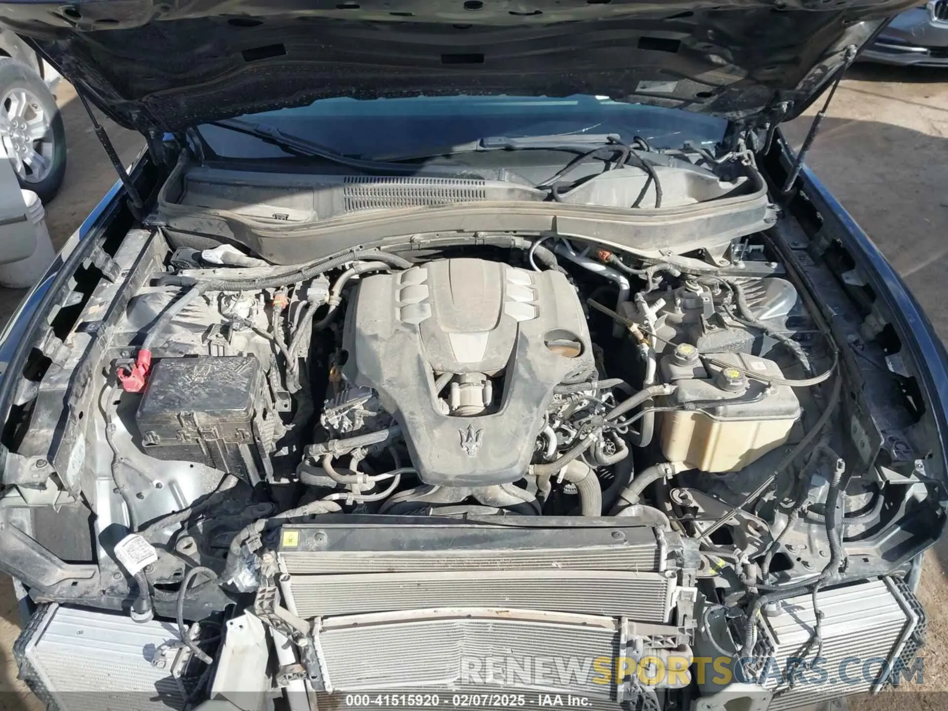 10 Photograph of a damaged car ZN661XUAXNX400339 MASERATI LEVANTE 2022