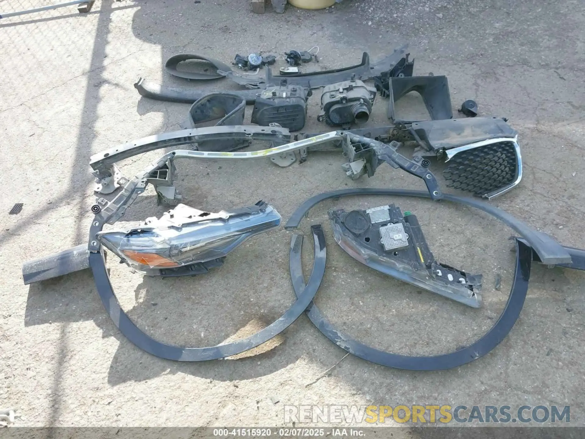 12 Photograph of a damaged car ZN661XUAXNX400339 MASERATI LEVANTE 2022