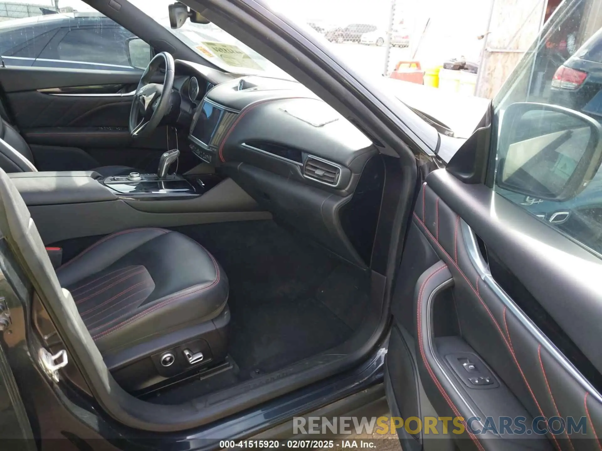 5 Photograph of a damaged car ZN661XUAXNX400339 MASERATI LEVANTE 2022