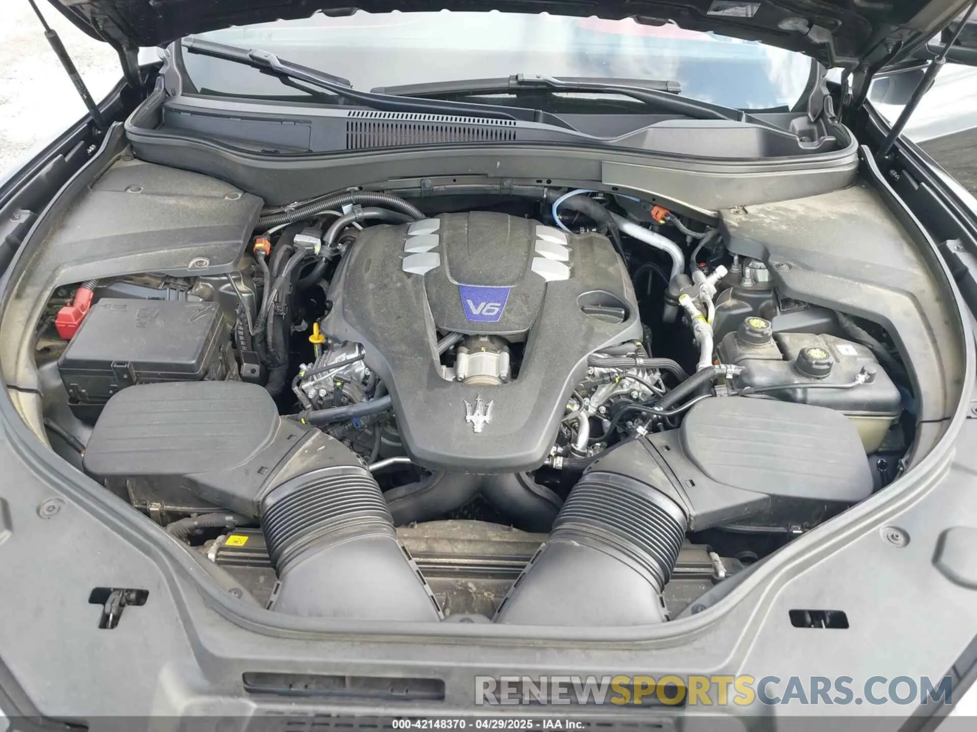 10 Фотография поврежденного автомобиля ZN661YUM1NX393345 MASERATI LEVANTE 2022
