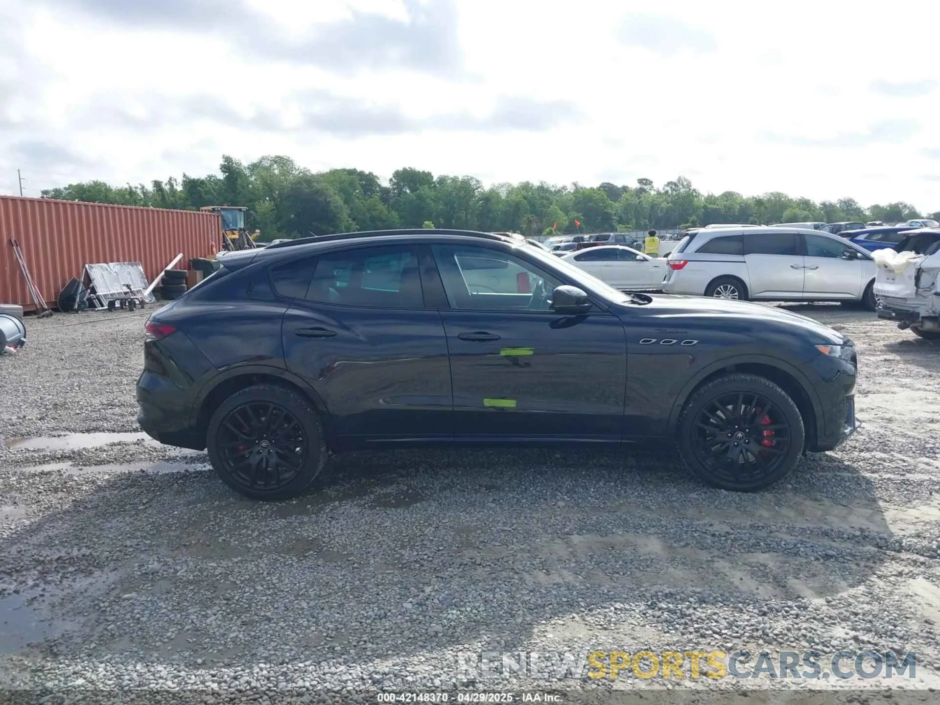 13 Фотография поврежденного автомобиля ZN661YUM1NX393345 MASERATI LEVANTE 2022
