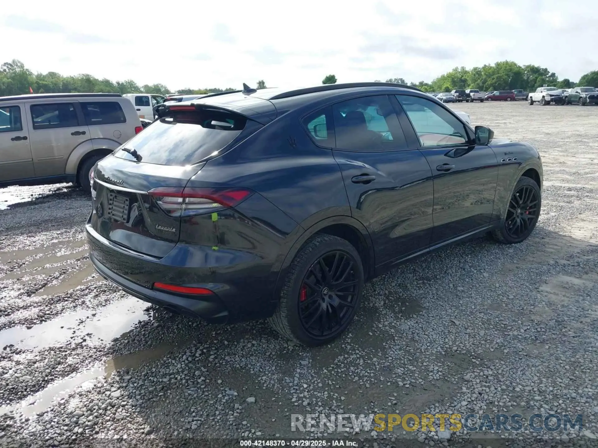4 Фотография поврежденного автомобиля ZN661YUM1NX393345 MASERATI LEVANTE 2022