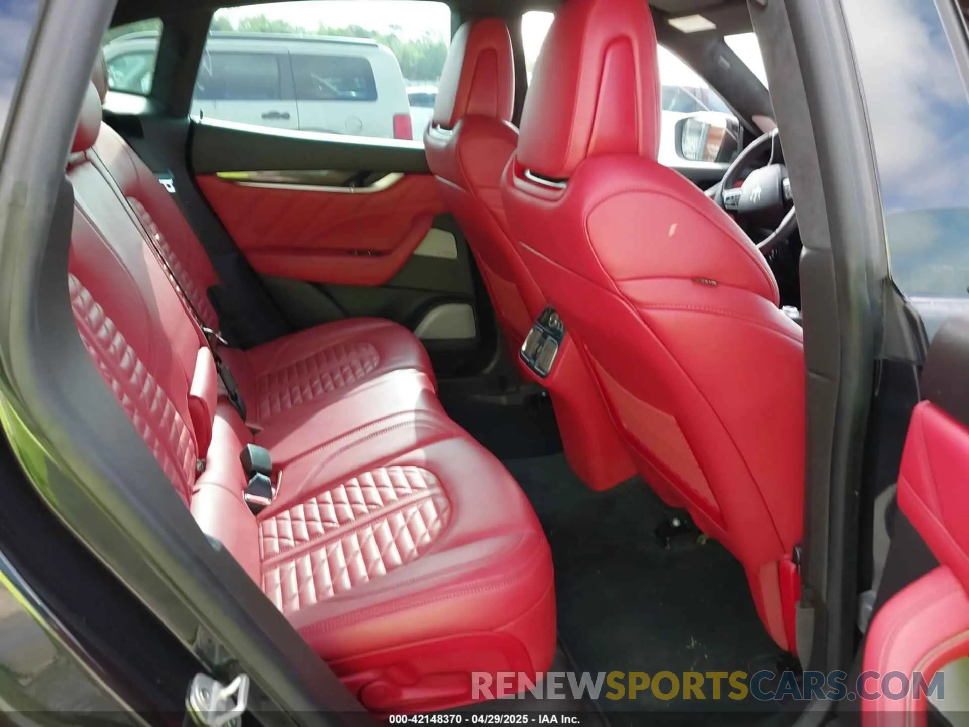 8 Фотография поврежденного автомобиля ZN661YUM1NX393345 MASERATI LEVANTE 2022