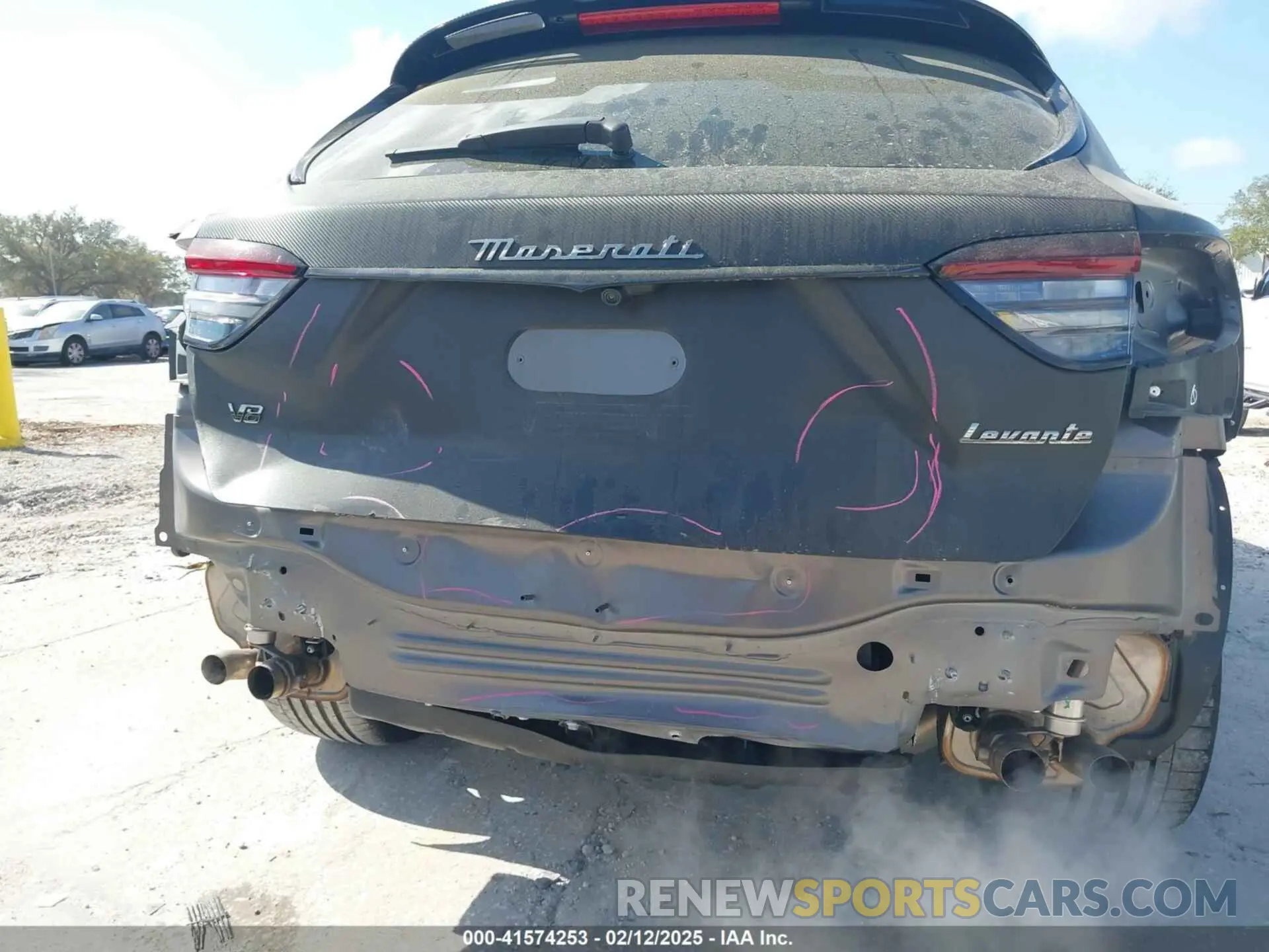 19 Фотография поврежденного автомобиля ZN661ZUT3NX389424 MASERATI LEVANTE 2022