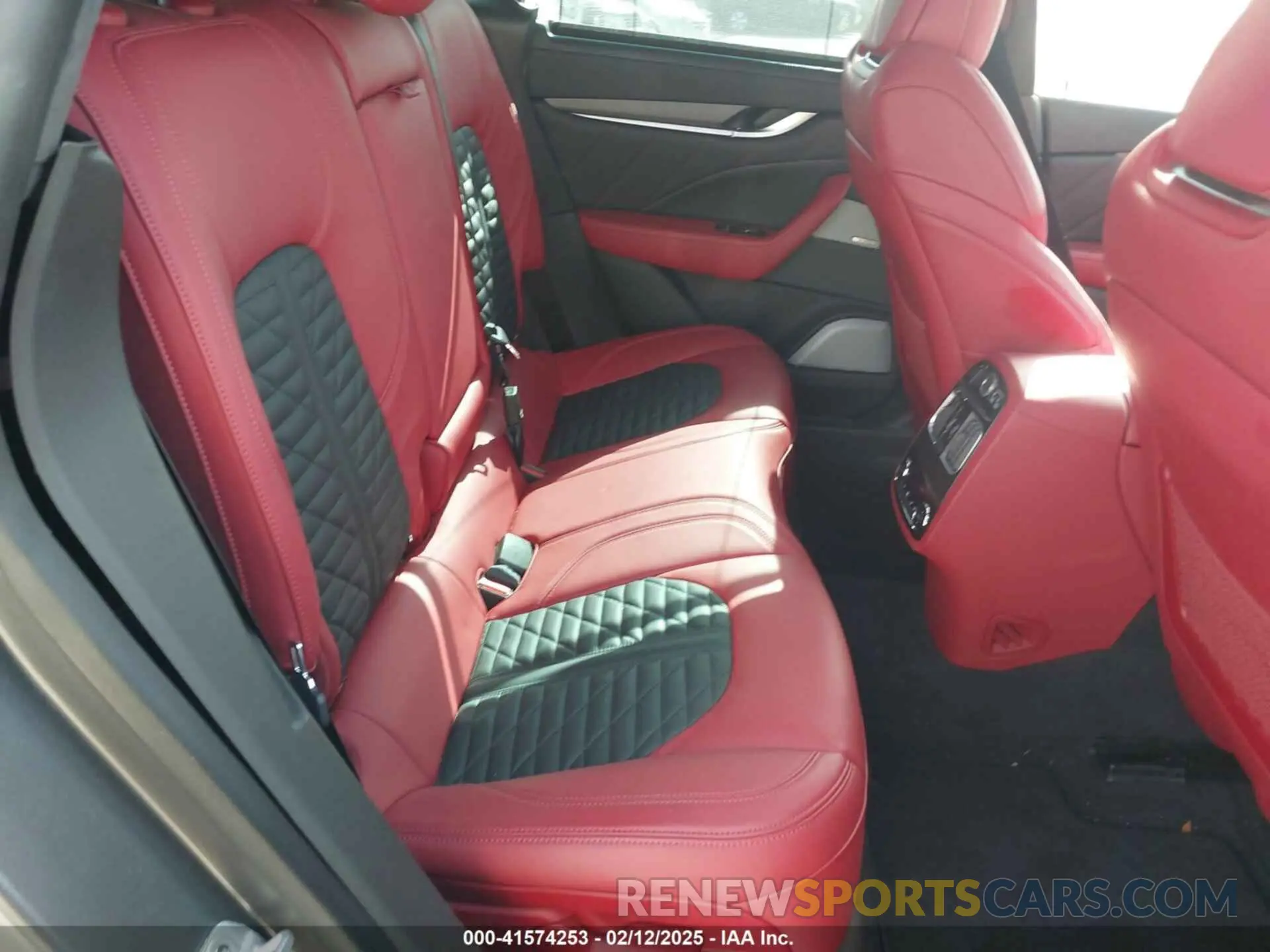 8 Фотография поврежденного автомобиля ZN661ZUT3NX389424 MASERATI LEVANTE 2022