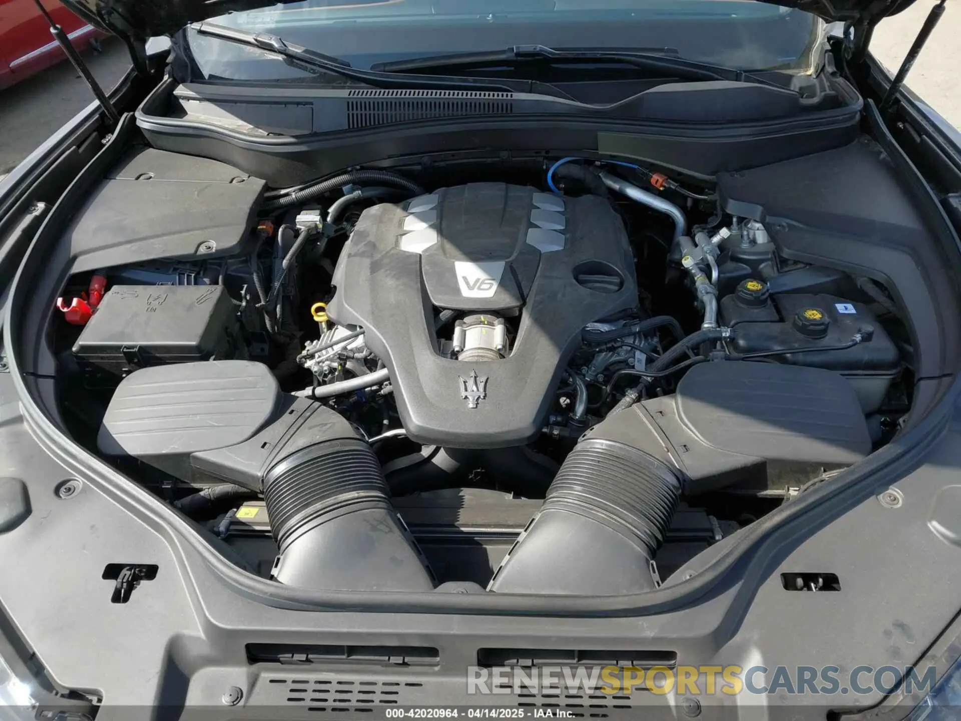 10 Photograph of a damaged car ZN661XUA0PX439248 MASERATI LEVANTE 2023
