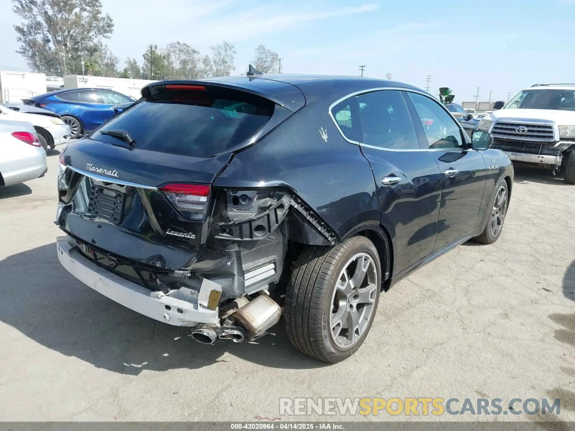 4 Photograph of a damaged car ZN661XUA0PX439248 MASERATI LEVANTE 2023