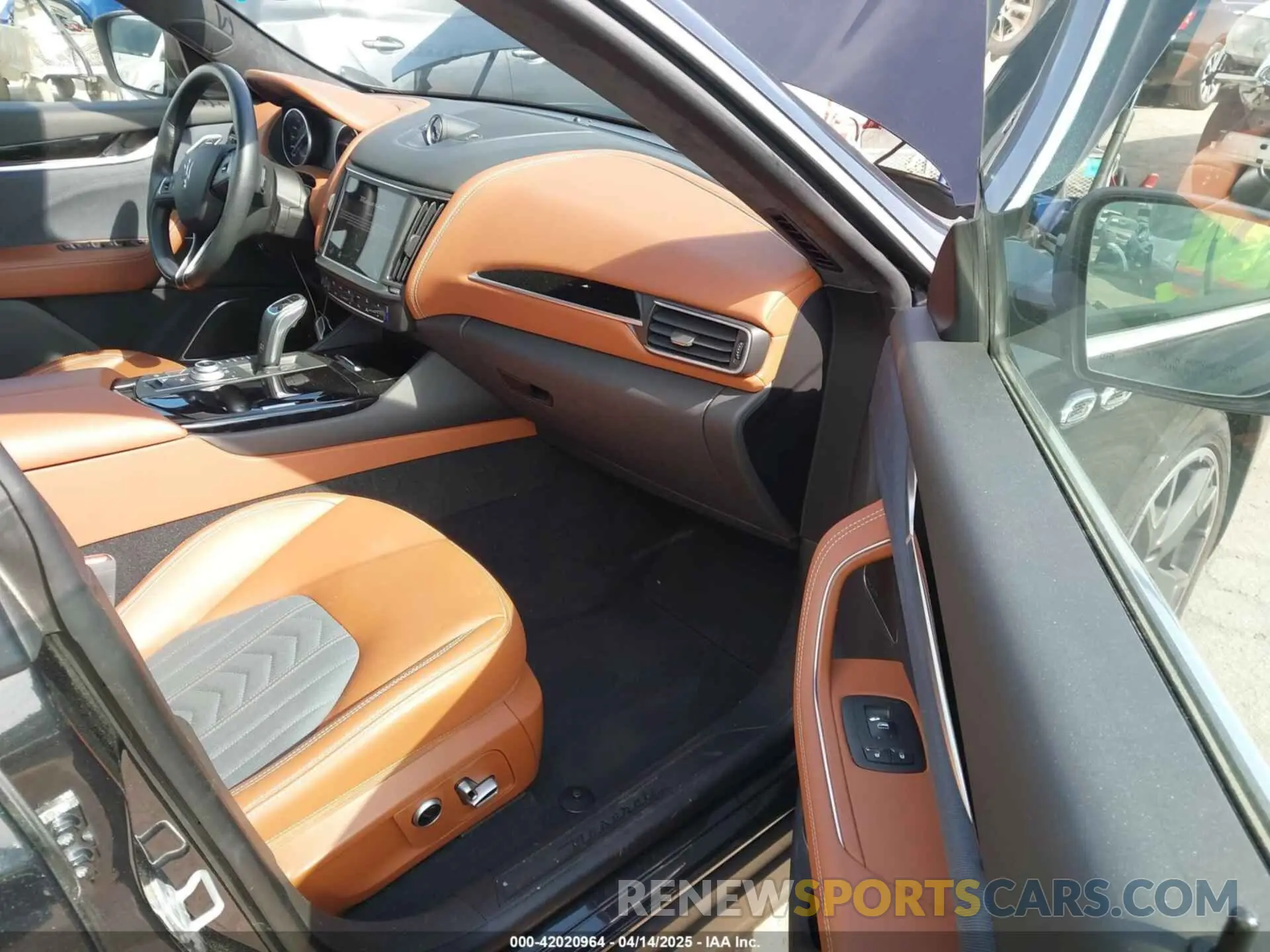 5 Photograph of a damaged car ZN661XUA0PX439248 MASERATI LEVANTE 2023