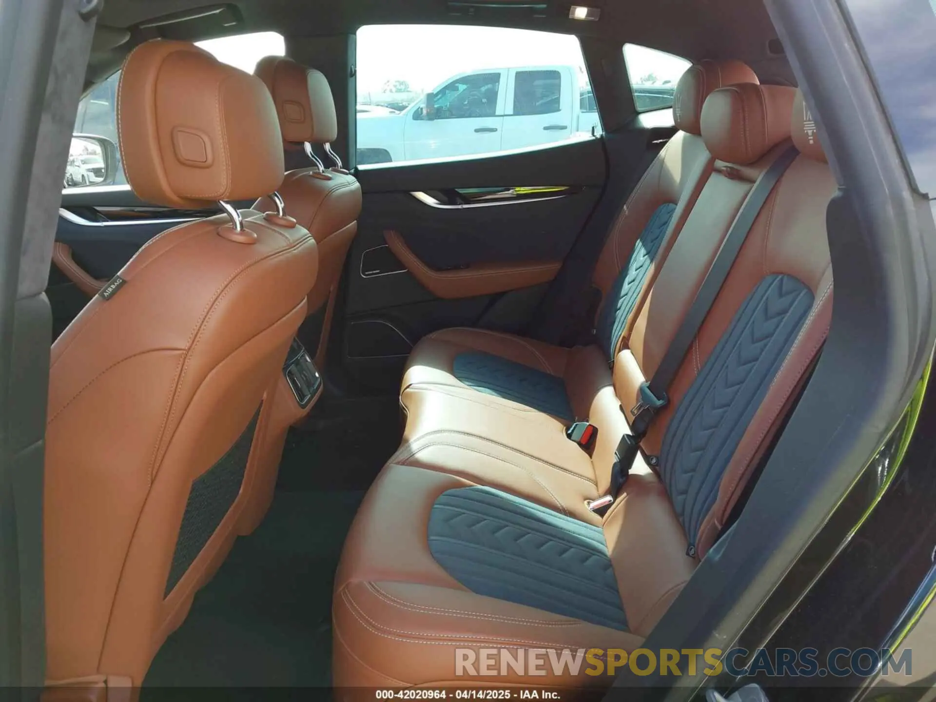 8 Photograph of a damaged car ZN661XUA0PX439248 MASERATI LEVANTE 2023