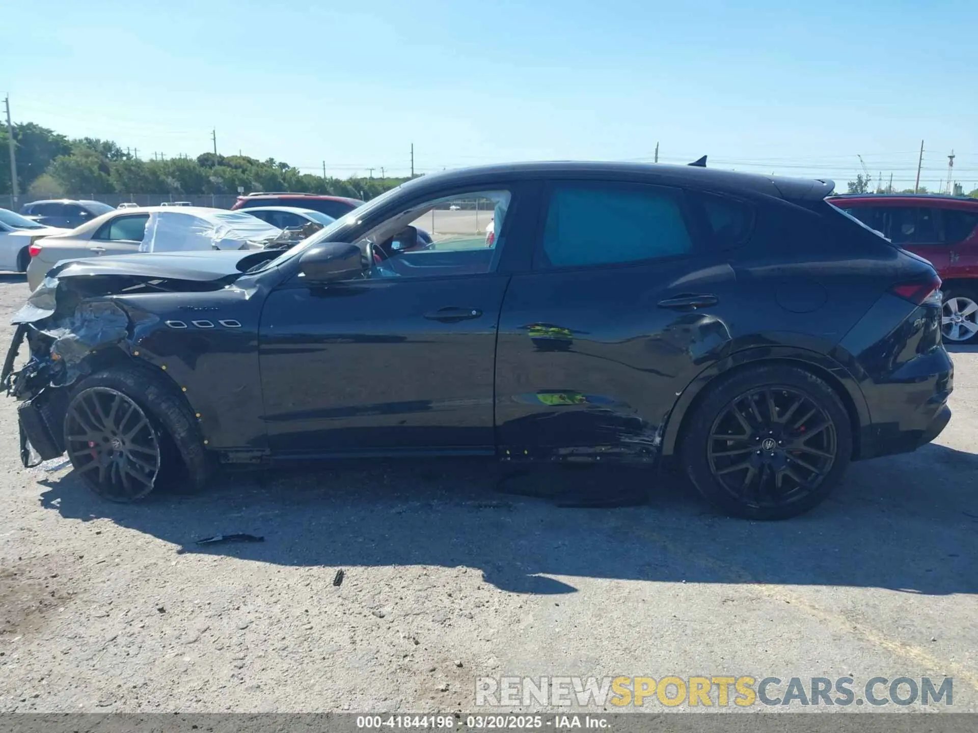 15 Photograph of a damaged car ZN661YUM3PX429958 MASERATI LEVANTE 2023