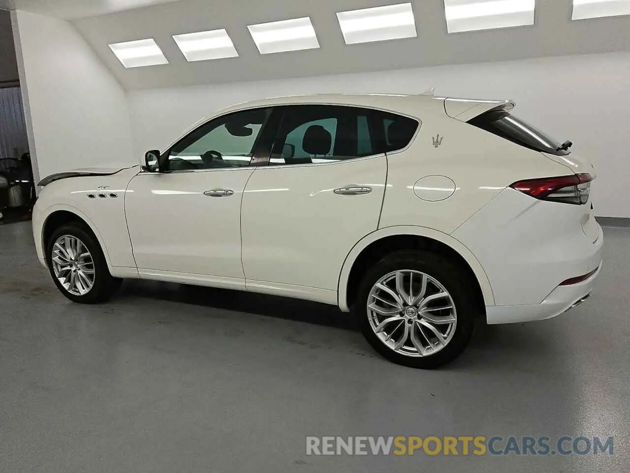 2 Photograph of a damaged car ZN661XUAXNX389214 MASERATI LEVANTE BA 2022