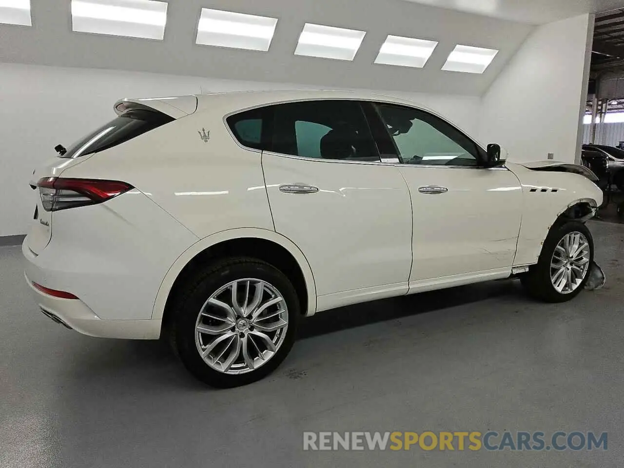 3 Photograph of a damaged car ZN661XUAXNX389214 MASERATI LEVANTE BA 2022