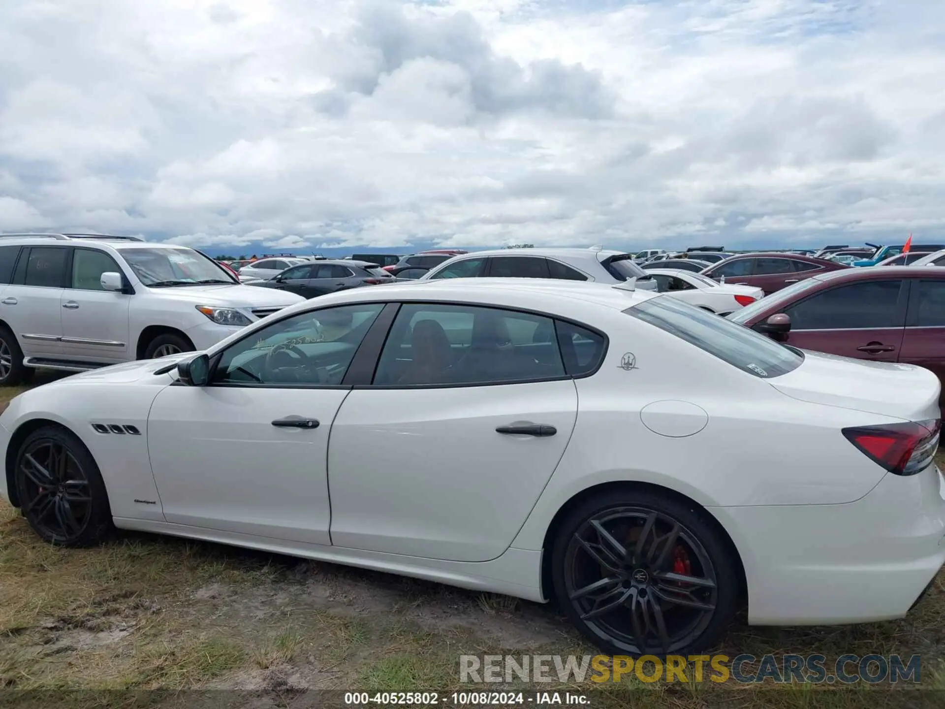14 Photograph of a damaged car ZAM56YPS8M1362972 MASERATI QUATTROPORTE 2021