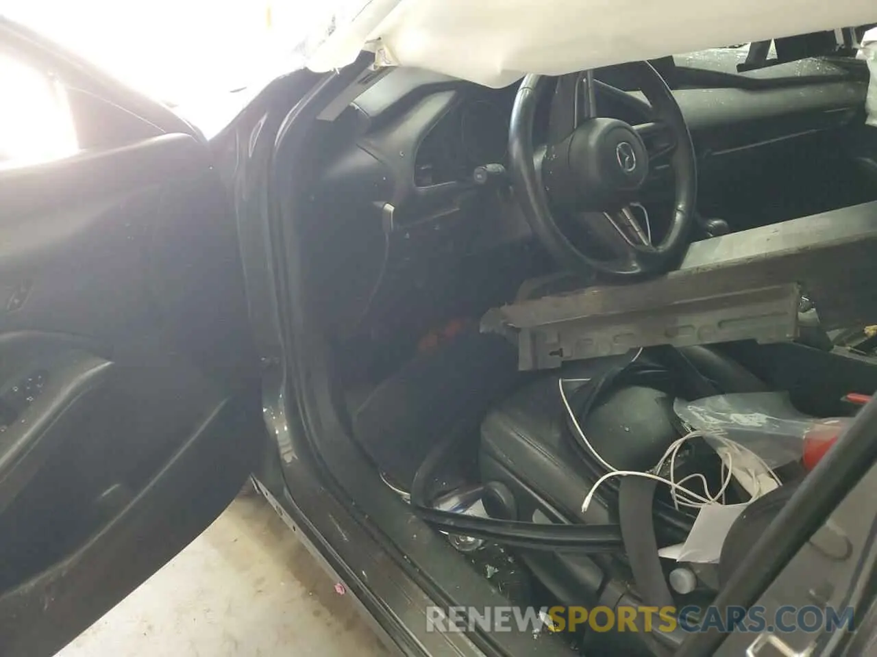 8 Фотография поврежденного автомобиля 3MZBPACL2LM131820 MAZDA 3 2020
