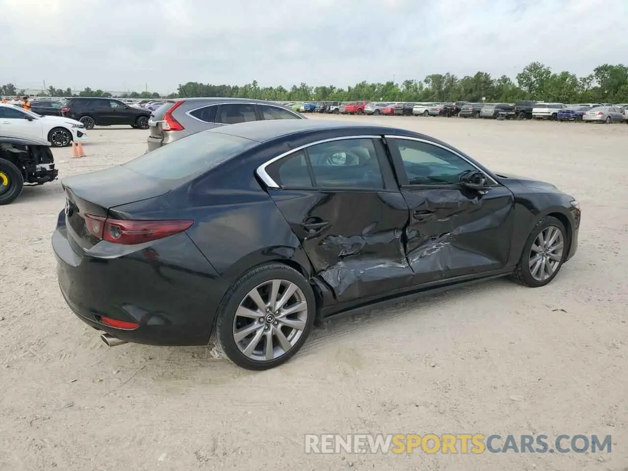 3 Photograph of a damaged car 3MZBPABL6MM253616 MAZDA 3 2021