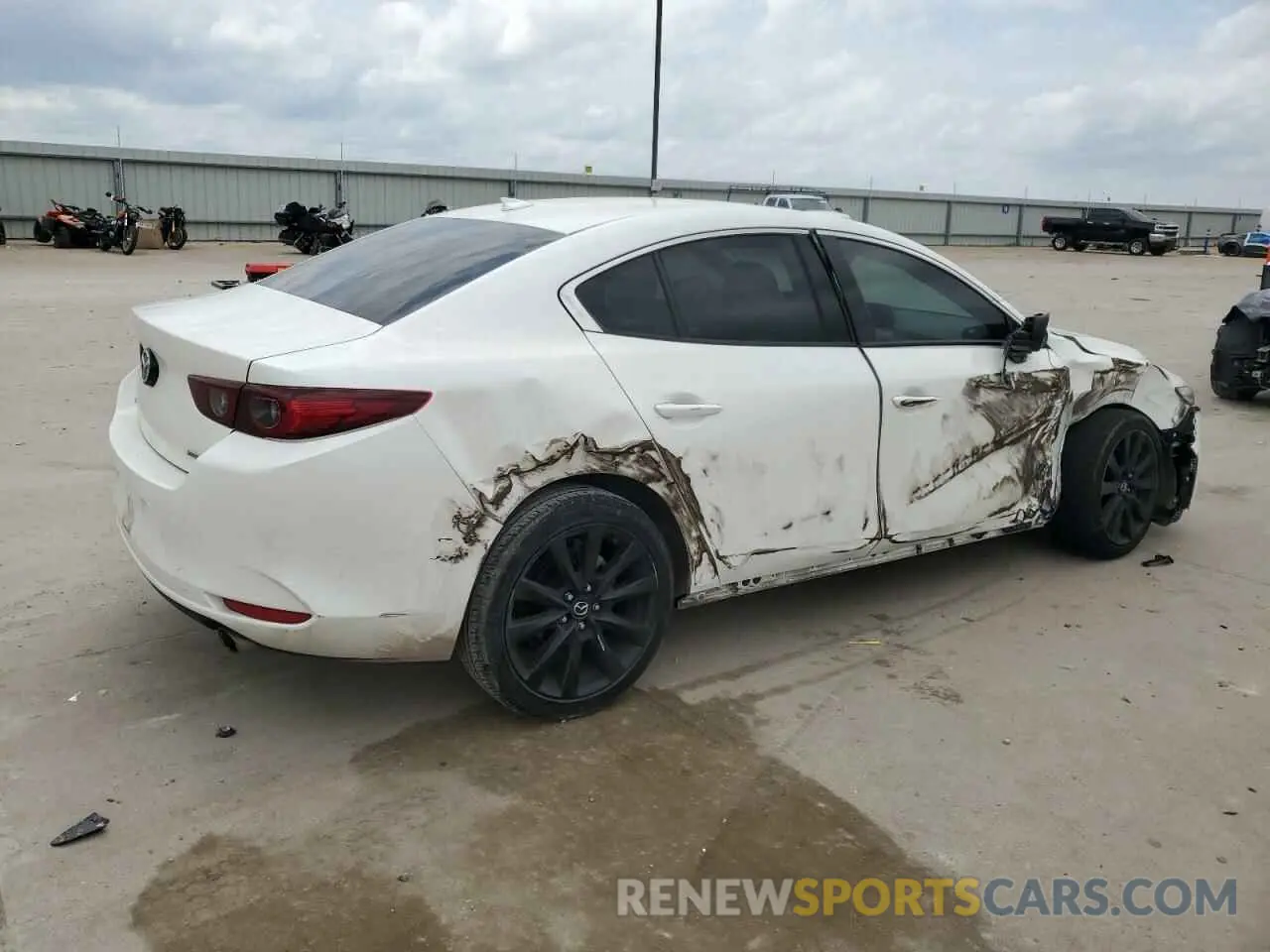 3 Photograph of a damaged car 3MZBPADL9NM300023 MAZDA 3 2022