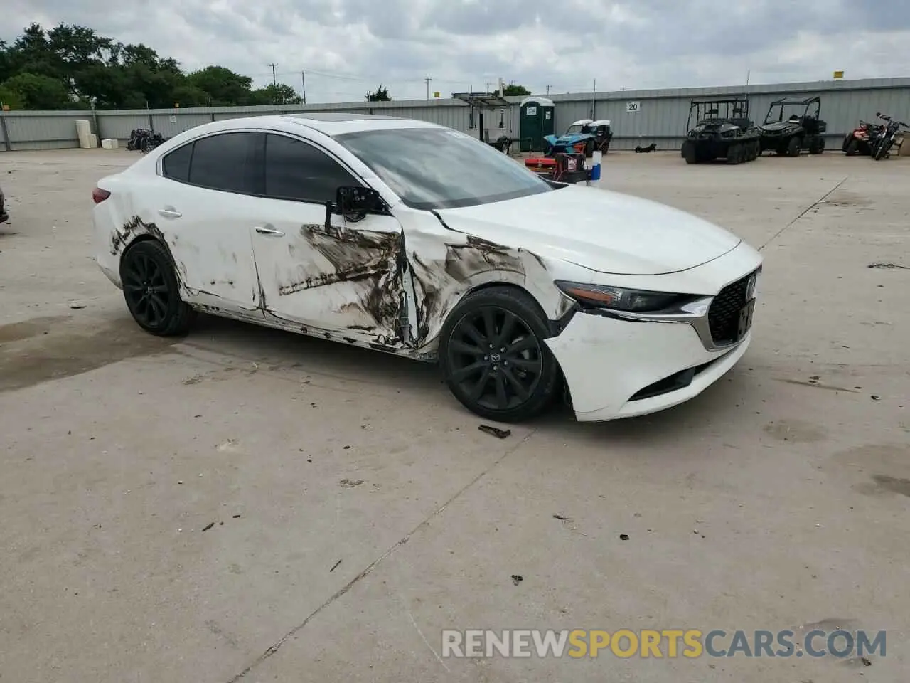 4 Photograph of a damaged car 3MZBPADL9NM300023 MAZDA 3 2022