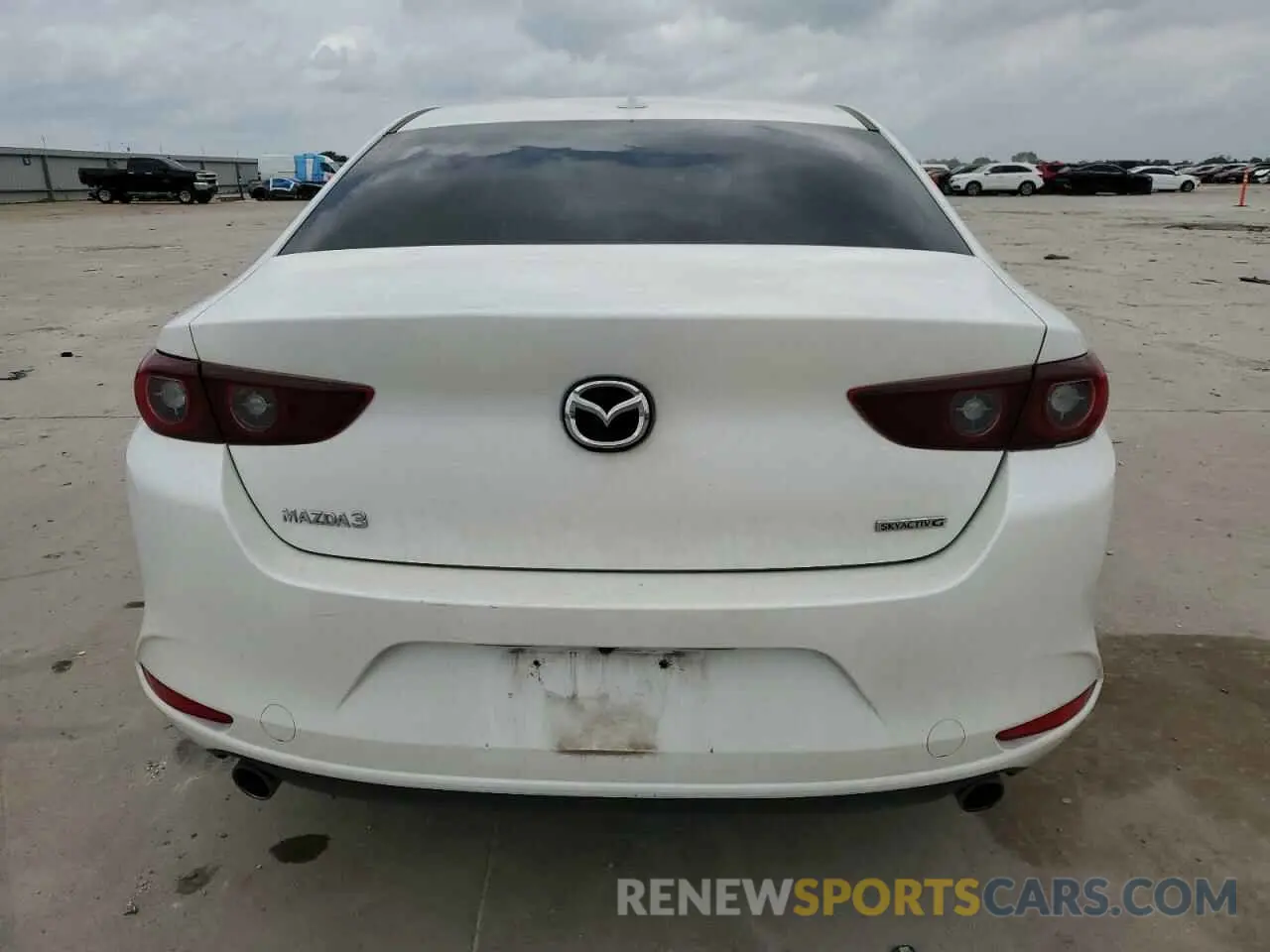 6 Photograph of a damaged car 3MZBPADL9NM300023 MAZDA 3 2022