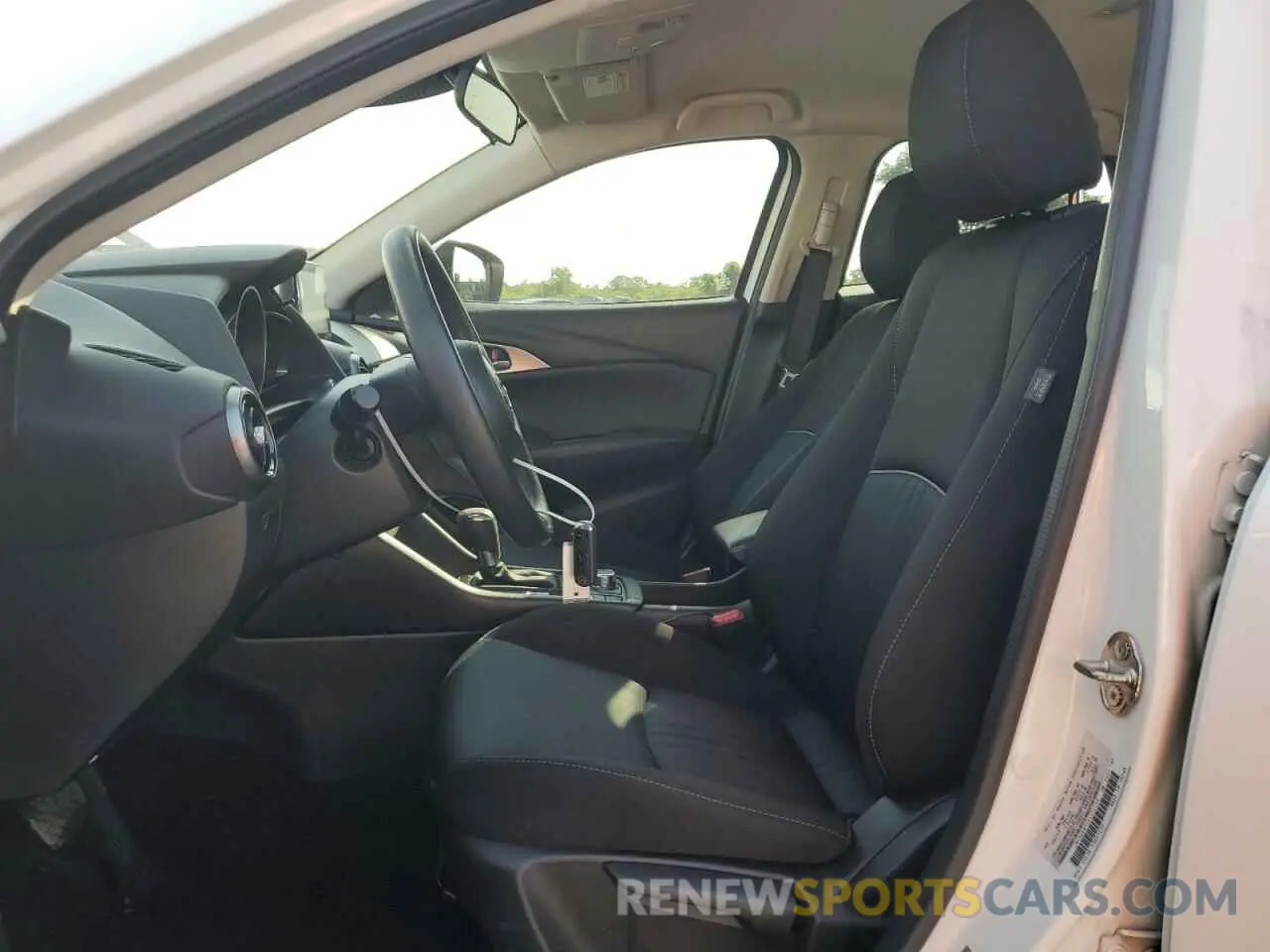 7 Фотография поврежденного автомобиля JM1DKDB71K1452193 MAZDA CX-3 2019