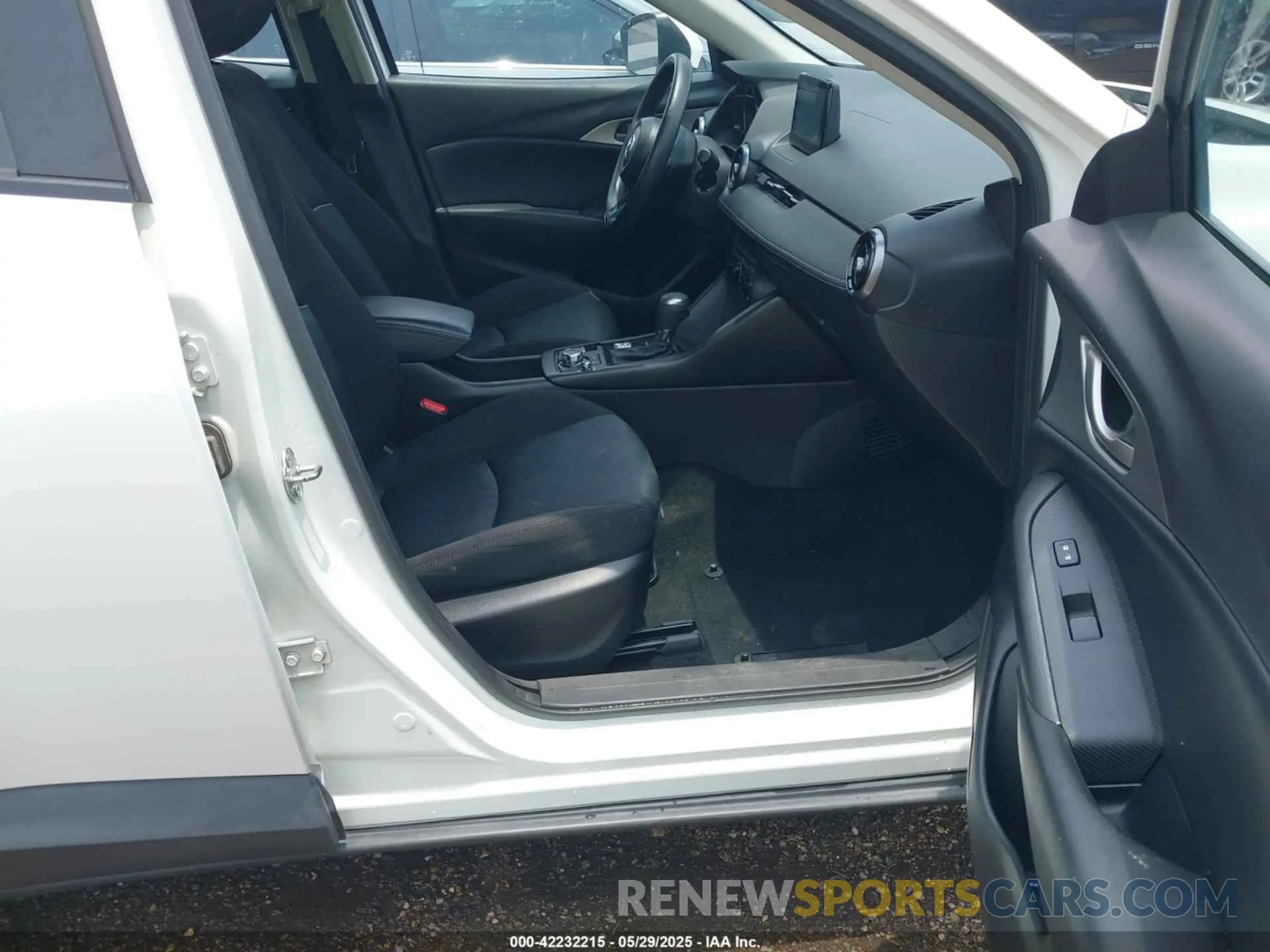 5 Photograph of a damaged car JM1DKDB71K1459192 MAZDA CX-3 2019