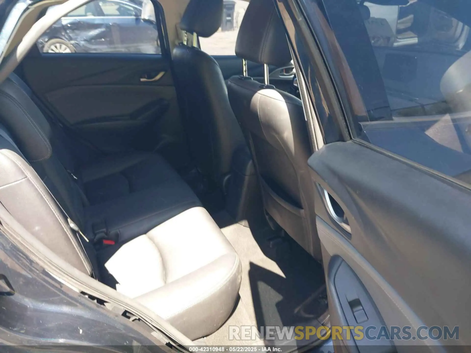 8 Photograph of a damaged car JM1DKDC72K0402522 MAZDA CX-3 2019