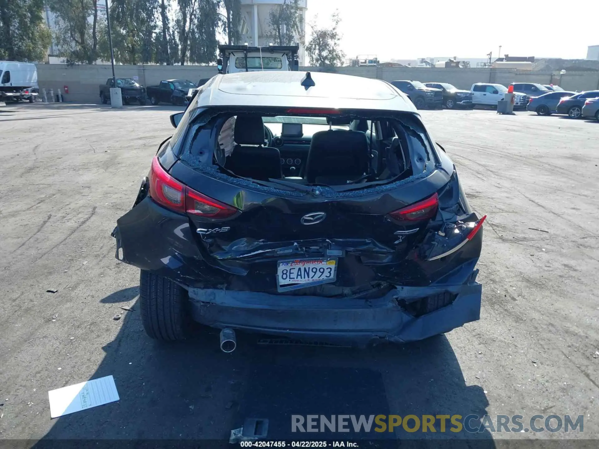 17 Фотография поврежденного автомобиля JM1DKDC7XK1406974 MAZDA CX-3 2019