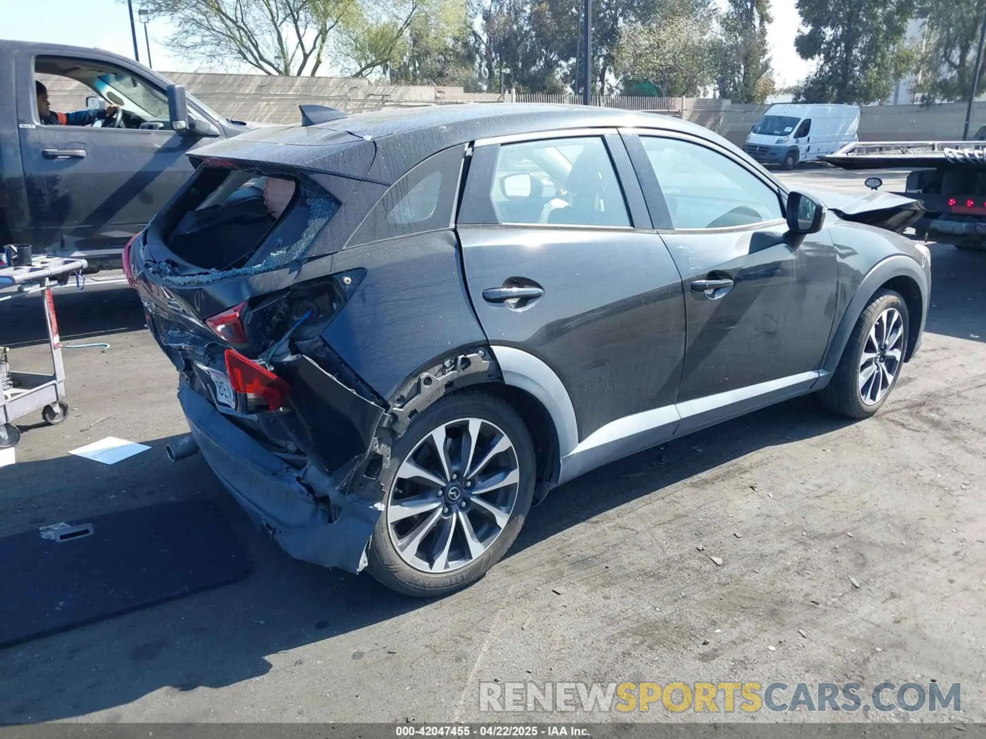 4 Фотография поврежденного автомобиля JM1DKDC7XK1406974 MAZDA CX-3 2019