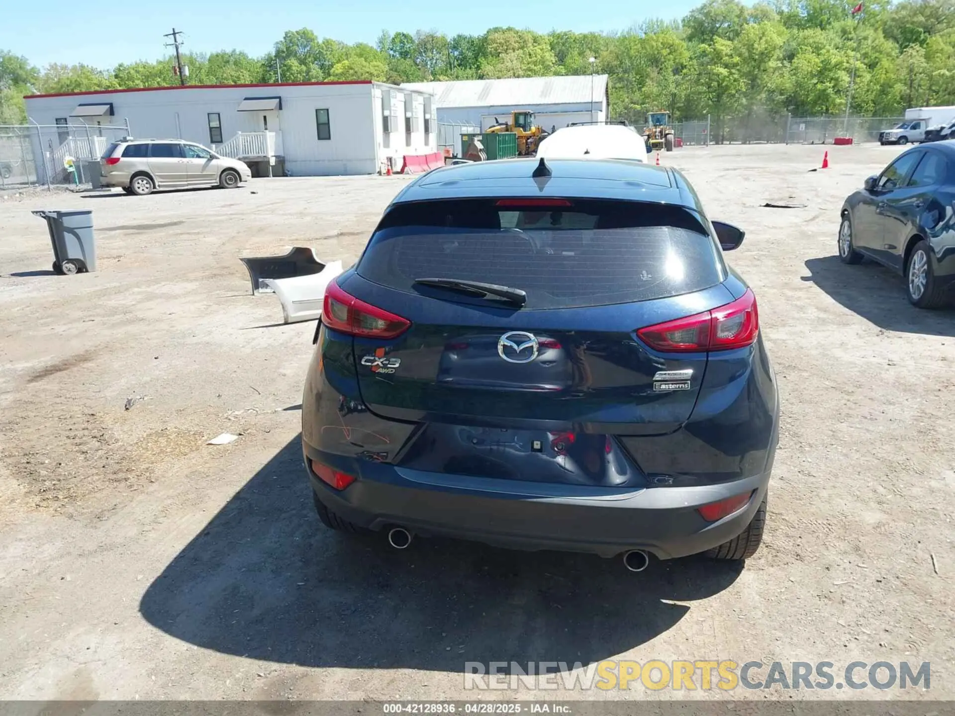 17 Фотография поврежденного автомобиля JM1DKFB70K1451421 MAZDA CX-3 2019