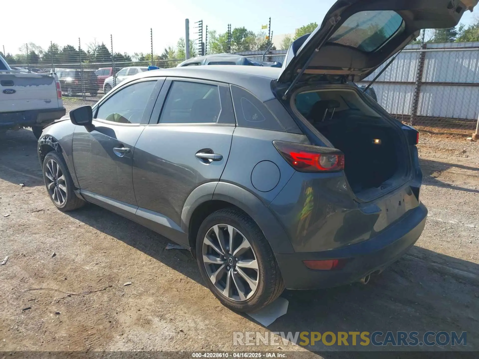 3 Фотография поврежденного автомобиля JM1DKFC70K0445901 MAZDA CX-3 2019