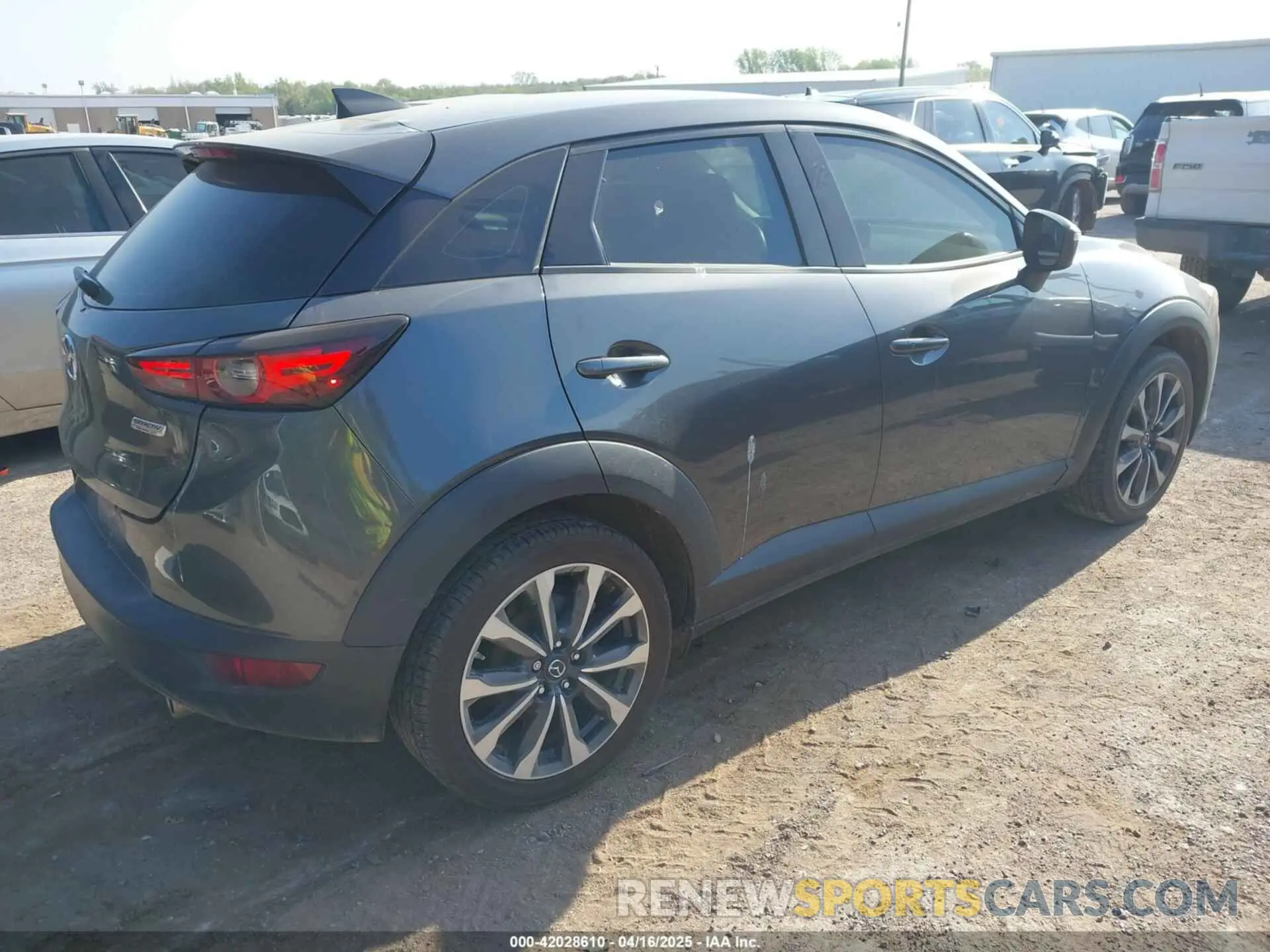 4 Фотография поврежденного автомобиля JM1DKFC70K0445901 MAZDA CX-3 2019