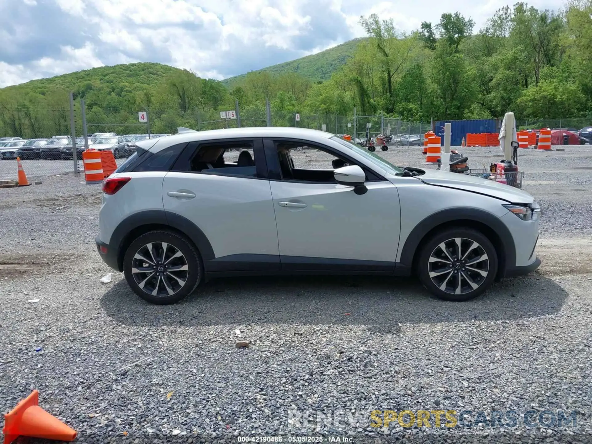12 Photograph of a damaged car JM1DKFC78K0403122 MAZDA CX-3 2019