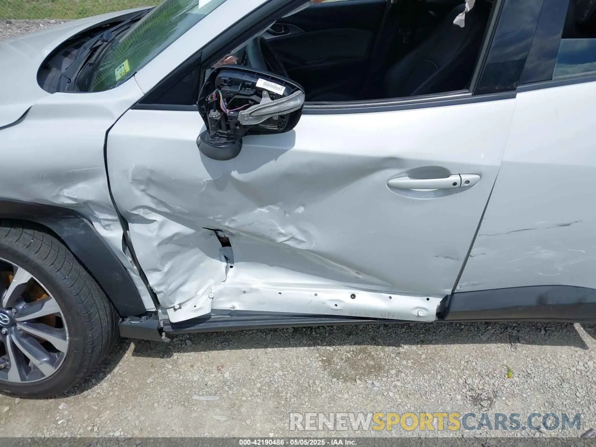 17 Photograph of a damaged car JM1DKFC78K0403122 MAZDA CX-3 2019