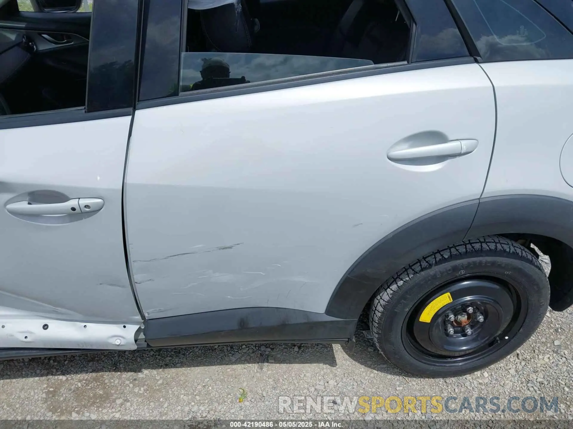 18 Photograph of a damaged car JM1DKFC78K0403122 MAZDA CX-3 2019