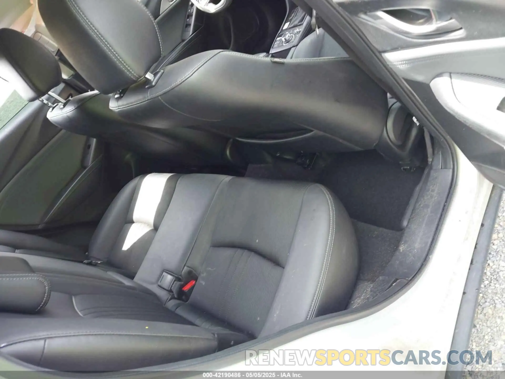 8 Photograph of a damaged car JM1DKFC78K0403122 MAZDA CX-3 2019