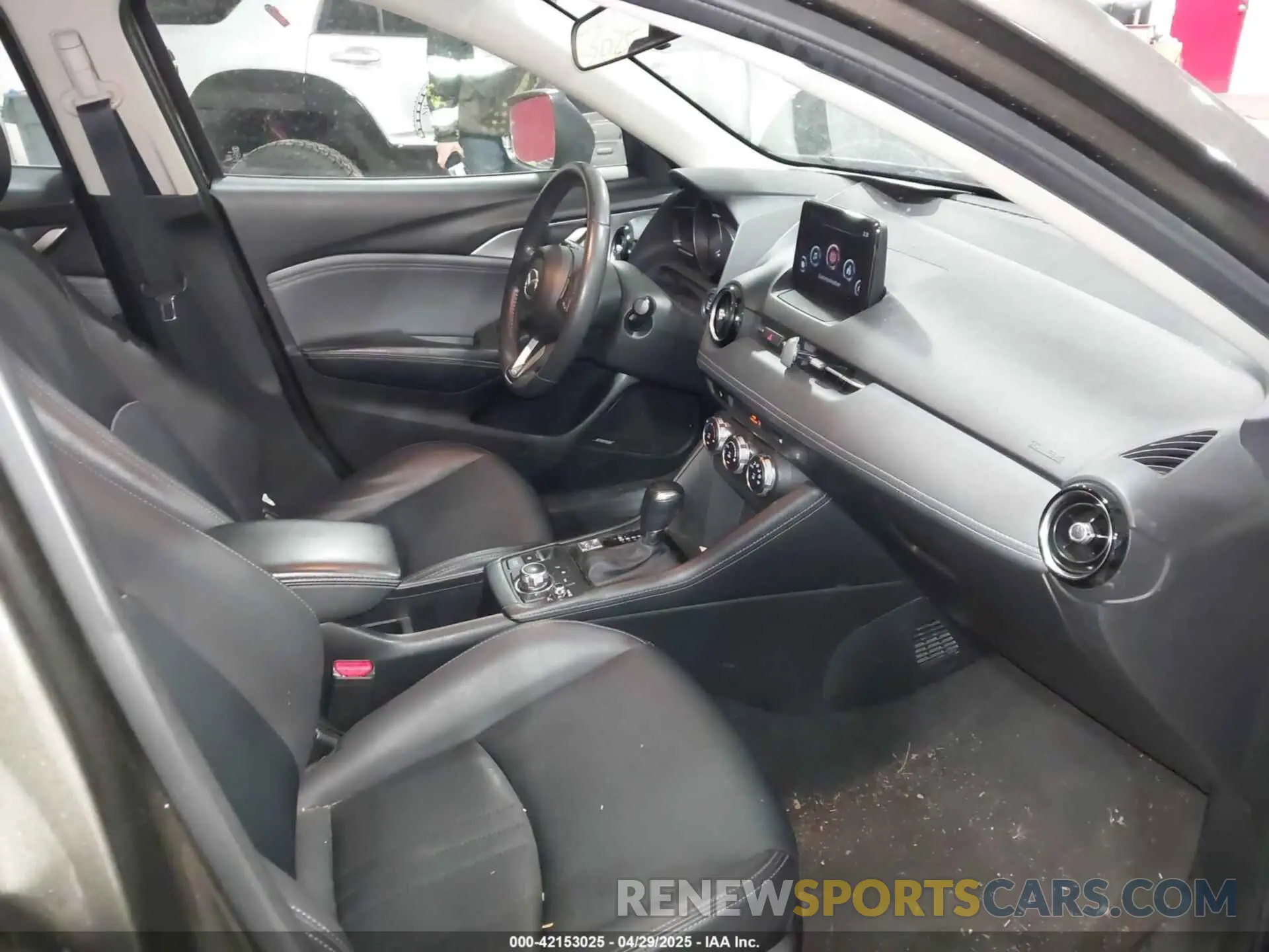 5 Photograph of a damaged car JM1DKFC79K0442432 MAZDA CX-3 2019