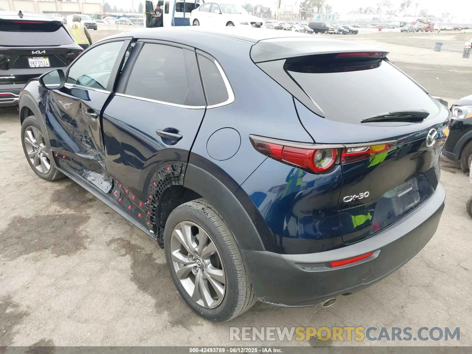 3 Photograph of a damaged car 3MVDMACL0LM124223 MAZDA CX-30 2020