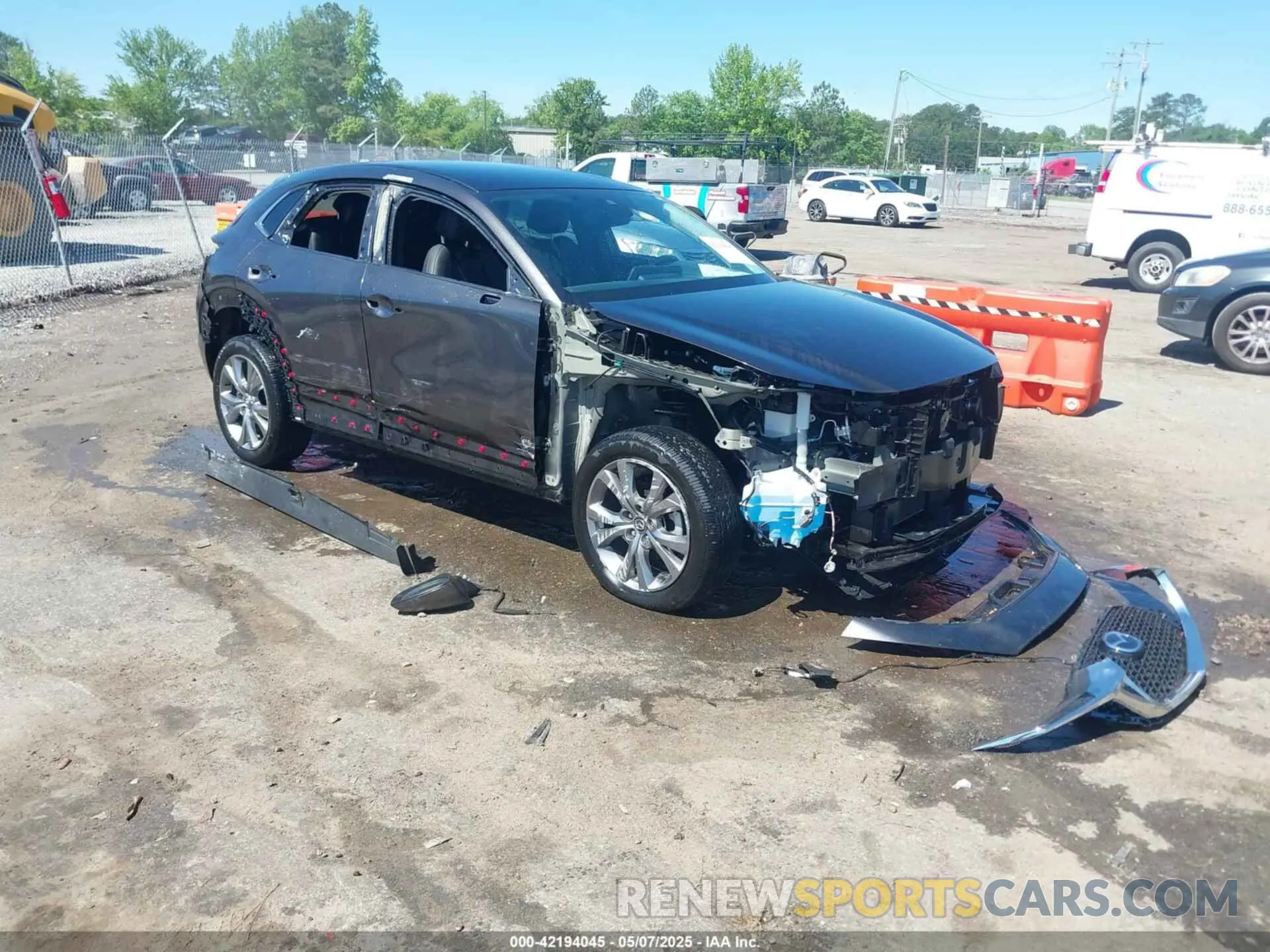 1 Photograph of a damaged car 3MVDMACL0LM130264 MAZDA CX-30 2020