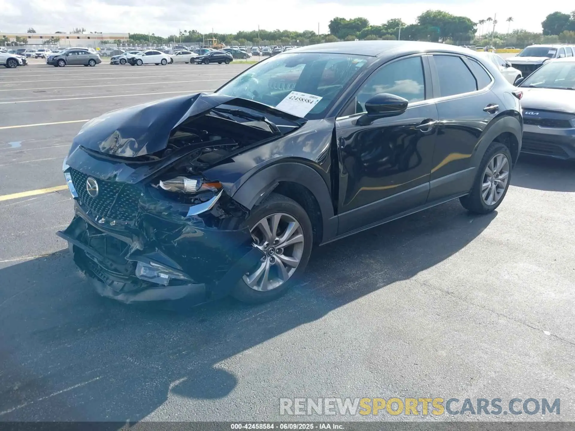 2 Photograph of a damaged car 3MVDMACL8LM102115 MAZDA CX-30 2020