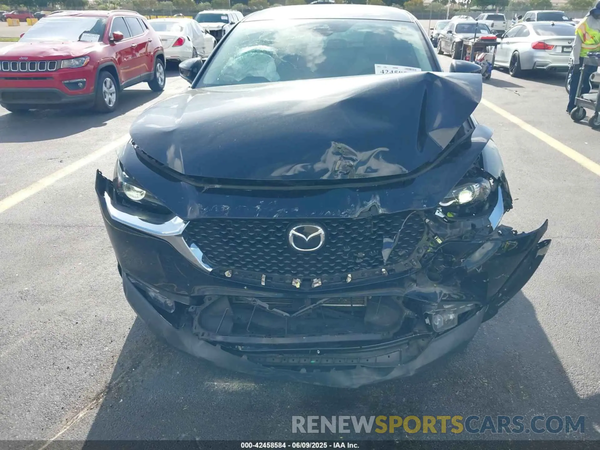 6 Photograph of a damaged car 3MVDMACL8LM102115 MAZDA CX-30 2020